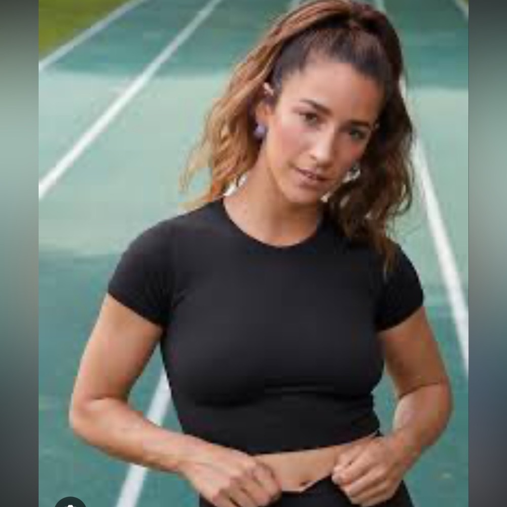 Aerie offline black cropped t shirt